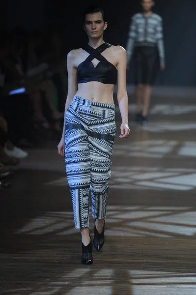 Model at Yigal Azrouel fashion show — Stock Photo, Image