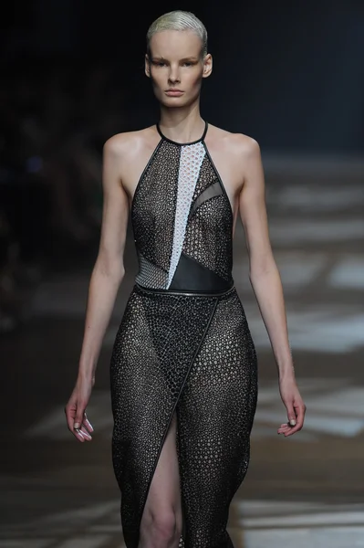 Yigal azrouel defile, model — Stok fotoğraf