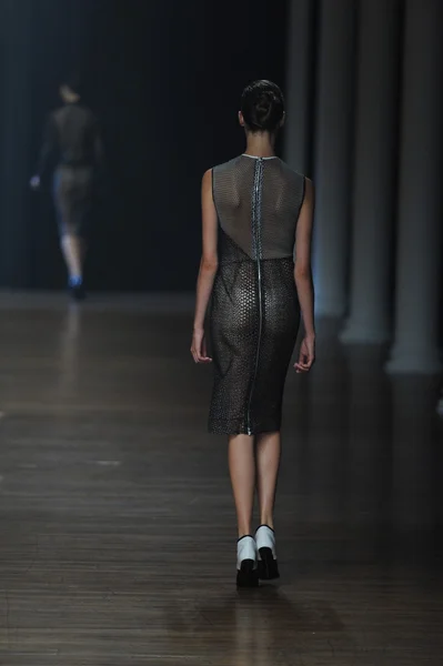 Yigal azrouel defile, model — Stok fotoğraf