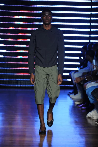 Model op telfar fashion show — Stockfoto