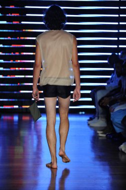 модель в telfar показ мод