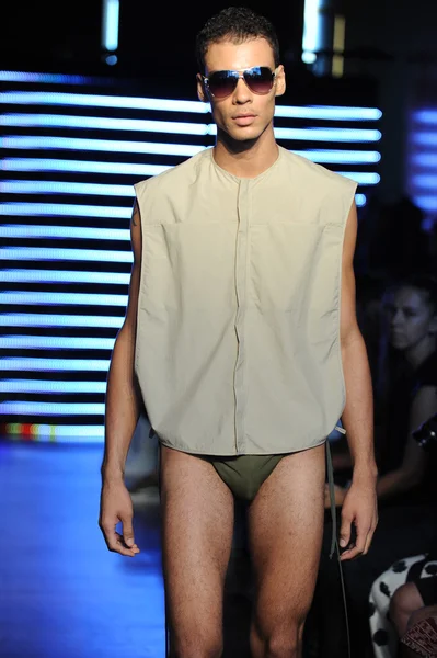 Model at Telfar fashion show — Stock Photo, Image