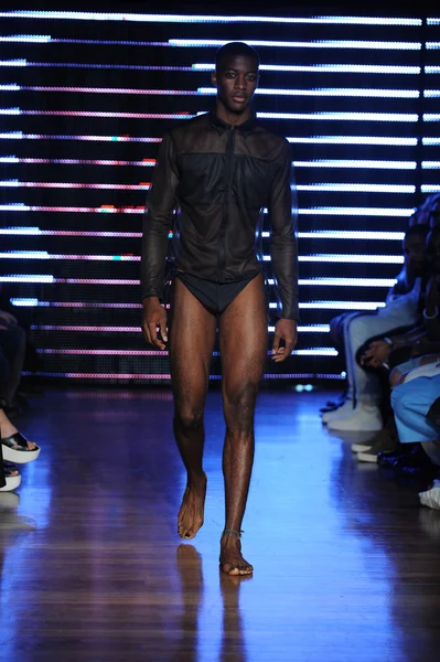 Model op telfar fashion show — Stockfoto