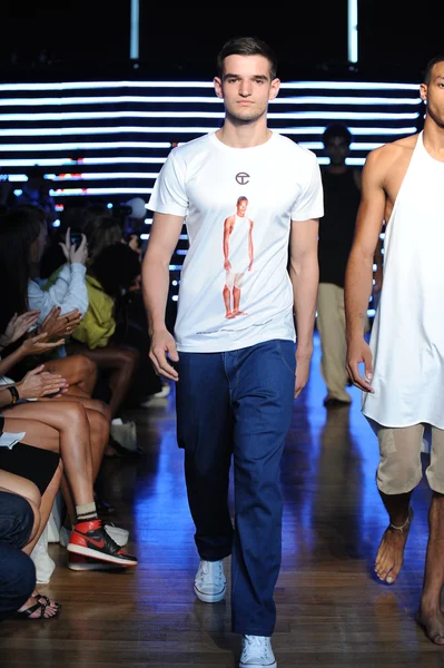 Models at Telfar fashion show — Stock Photo, Image