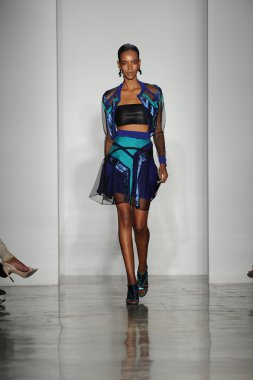 model ohne titel moda show