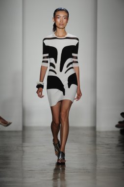 model ohne titel moda show