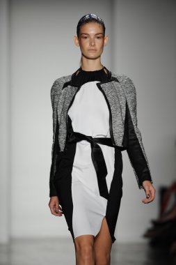 model ohne titel moda show