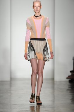 model ohne titel moda show