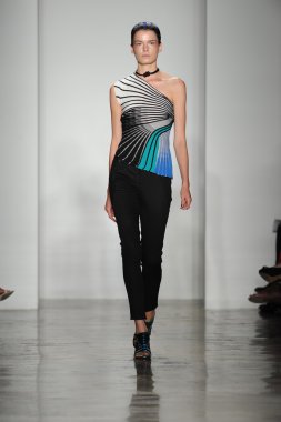 model ohne titel moda show