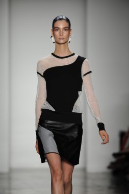 model ohne titel moda show