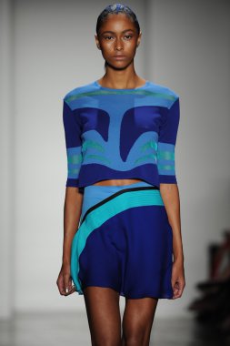 model ohne titel moda show