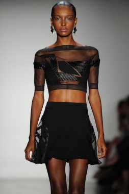 model ohne titel moda show