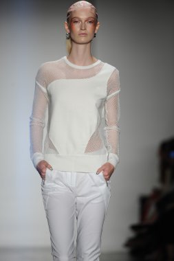 model ohne titel moda show