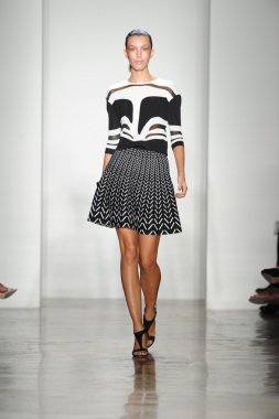 model ohne titel moda show