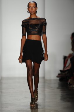 model ohne titel moda show