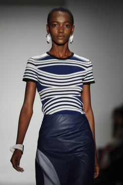 model ohne titel moda show