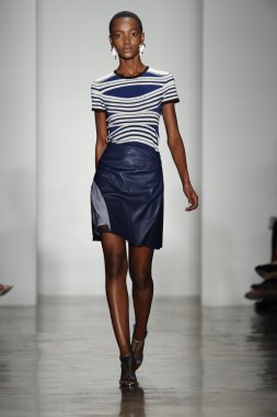 model ohne titel moda show