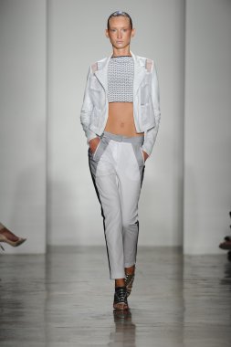 model ohne titel moda show