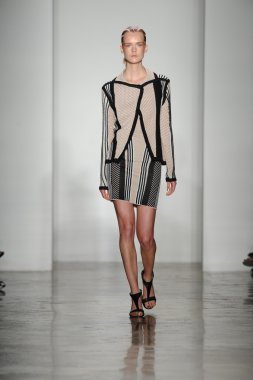 model ohne titel moda show