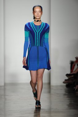 model ohne titel moda show