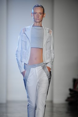 model ohne titel moda show