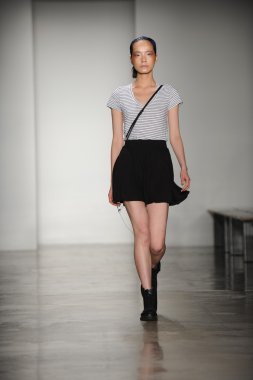 model ohne titel moda show