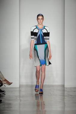 model ohne titel moda show