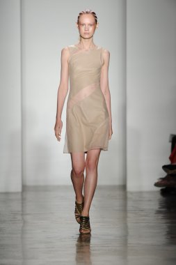 model ohne titel moda show