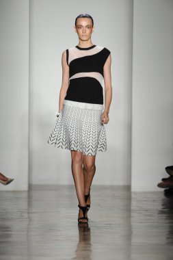 model ohne titel moda show