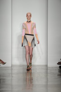 model ohne titel moda show