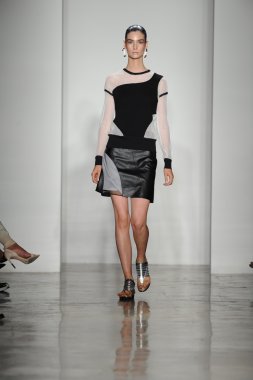 model ohne titel moda show