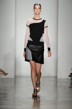 model ohne titel moda show