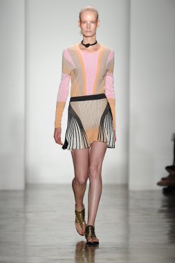 model ohne titel moda show