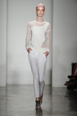 model ohne titel moda show