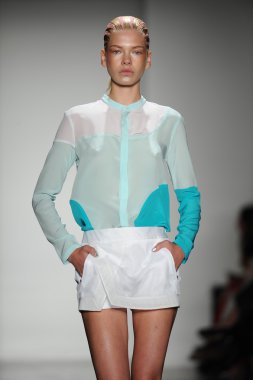 model ohne titel moda show