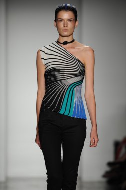 model ohne titel moda show