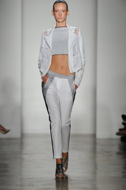 model ohne titel moda show