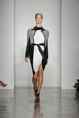 model ohne titel moda show