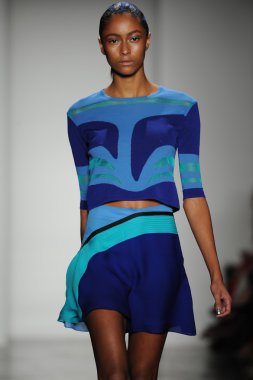 model ohne titel moda show