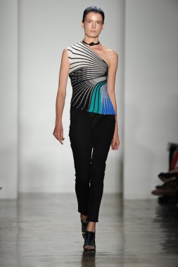 model ohne titel moda show