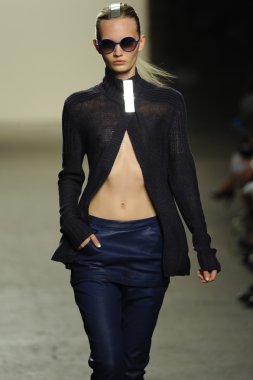 model sıfır maria cornejo moda gösterisi