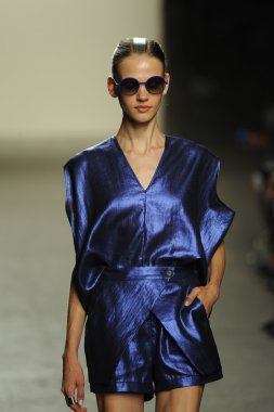 model sıfır maria cornejo moda gösterisi