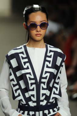 model sıfır maria cornejo moda gösterisi