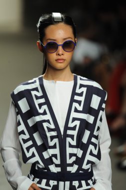 model sıfır maria cornejo moda gösterisi