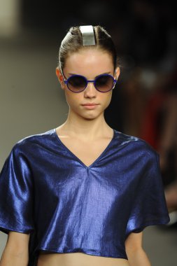 model sıfır maria cornejo moda gösterisi