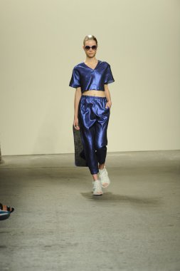 model sıfır maria cornejo moda gösterisi