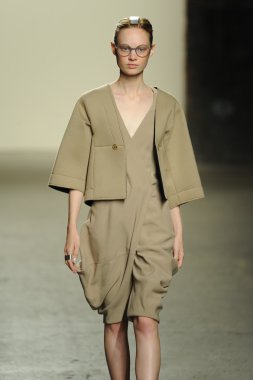 model sıfır maria cornejo moda gösterisi