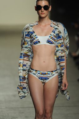 model sıfır maria cornejo moda gösterisi