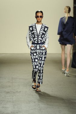 model sıfır maria cornejo moda gösterisi