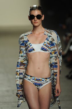 model sıfır maria cornejo moda gösterisi